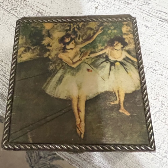VINTAGE SILK “DANSEUSES EN JAUNE”DEGAS -BRASS VANITY BOX - Picture 9 of 9